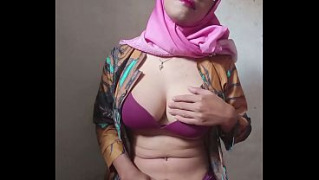 [Zhe, Solo Masturbation, Jerking] Hijab Shemale Jerking Off Her Huge Dick